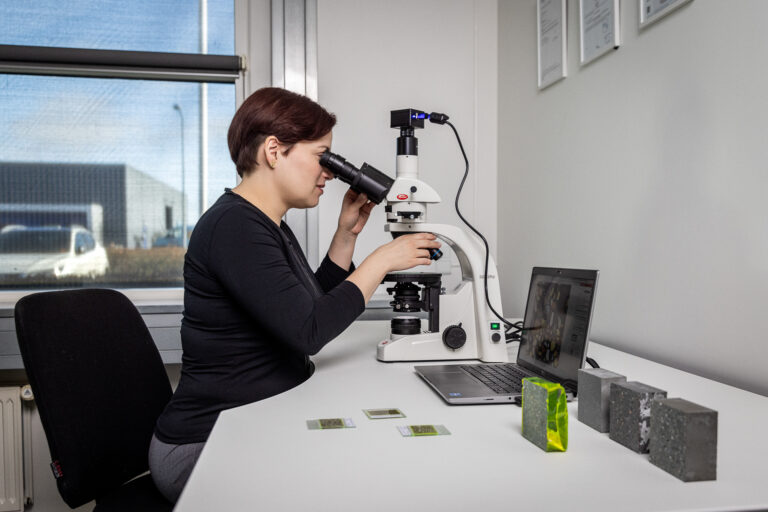 Carmen Batista Head of Laboratory at Y-MatTec is evaluating Ultra High Performance Concrete (UHPC) in a microscope